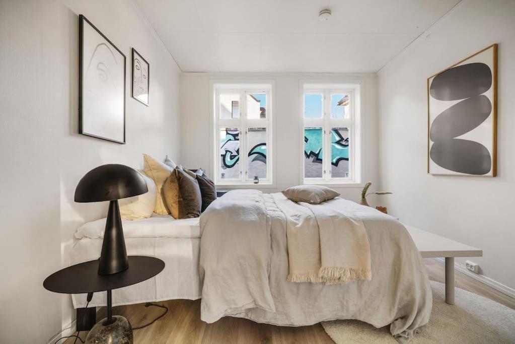 Central Apartment With Balcony, Self-Check In & Private Entrance Bergen Exterior foto