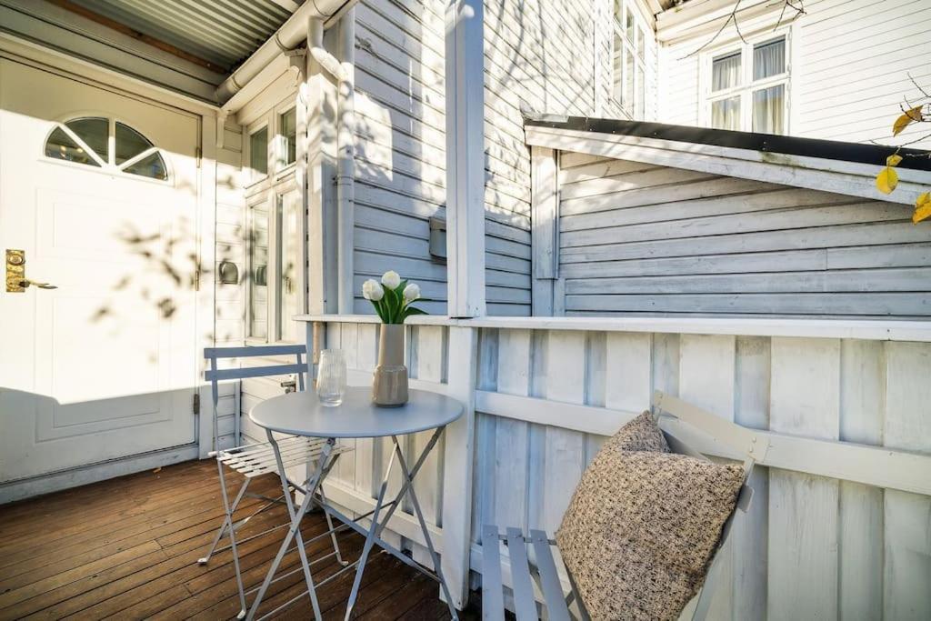 Central Apartment With Balcony, Self-Check In & Private Entrance Bergen Exterior foto